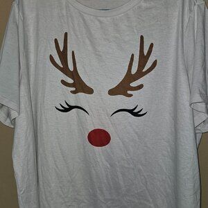Reindeer Eyelash Oversized White Christmas T-Shirt